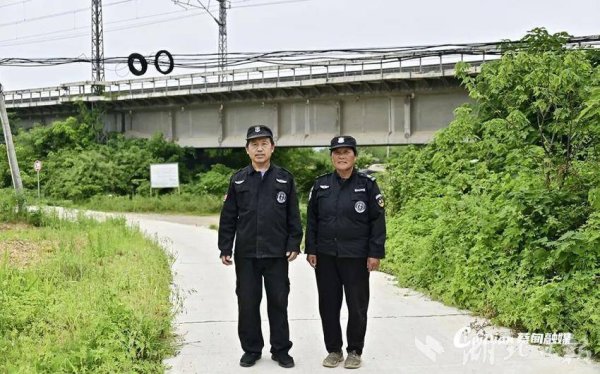 一天来回两趟，5.69公里的路，蔡甸这对“护路”夫妻走了13年