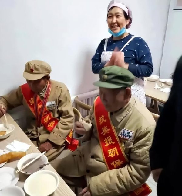 抗美援朝老兵吃早餐，老板不肯收钱：“老人家能来小店吃饭，是我们的荣耀”