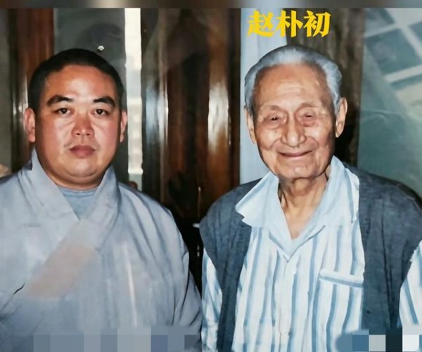 1999年，赵朴初生病住院期间，一张罕见的留影，次年与世长辞