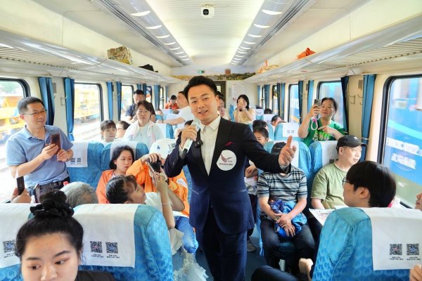 如果你有12.5元，可以这样消费：2小时环游武汉空调列车+文艺品鉴