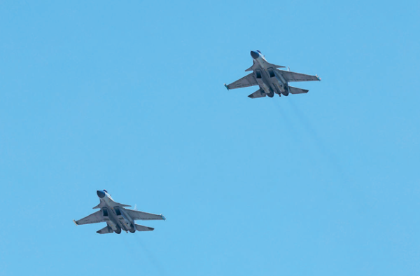 海军航空大学某基地组织飞行训练