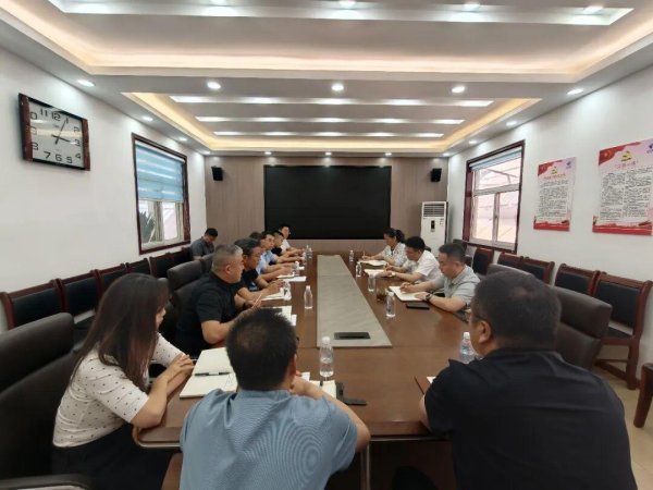 谭庆到地质应急中心调研指导工作