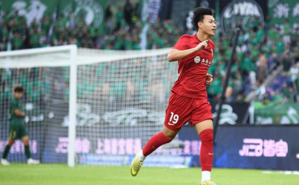 重庆1-0浙江 中超4轮不败距榜首2分 杜月徵替补制胜 米神揪头发染红